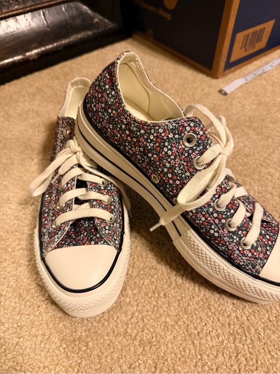 Converse Shoes - Women’s NWOT Converse Low Top Sneakers - Navy Floral Print size 8